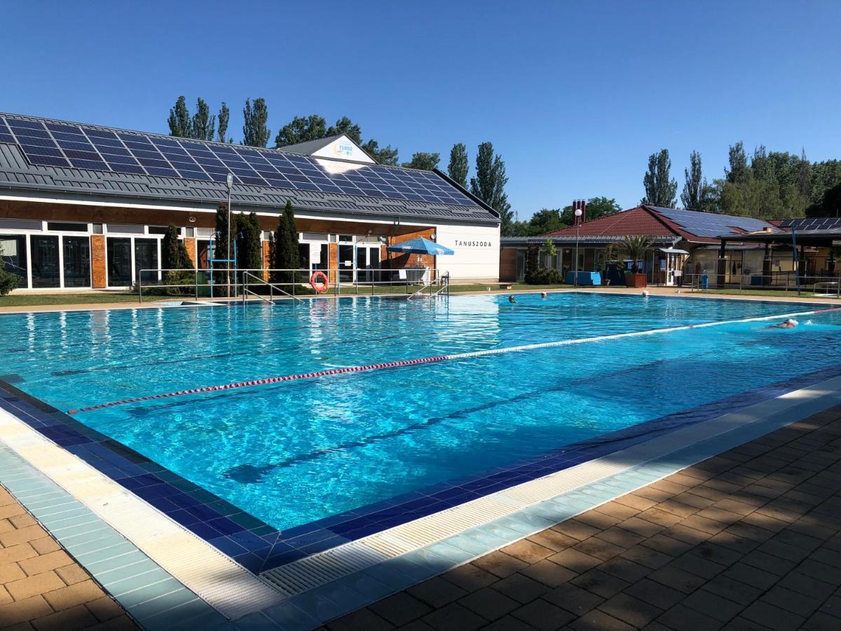 Hotel Imperial Gyogyszallo Es Gyogyfurdo Kiskoros Zewnętrze zdjęcie